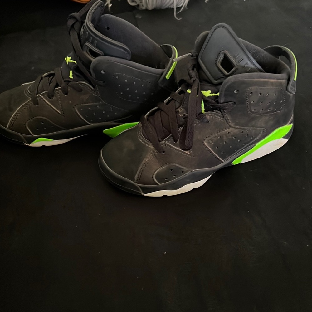 Retro 6s electric green